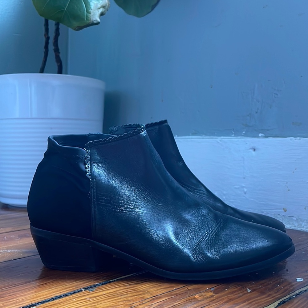 Size 8 Jack Rogers black leather booties